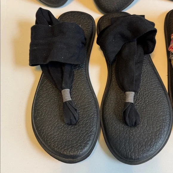 Sanuk Sandals 4 pair - Picture 3 of 5